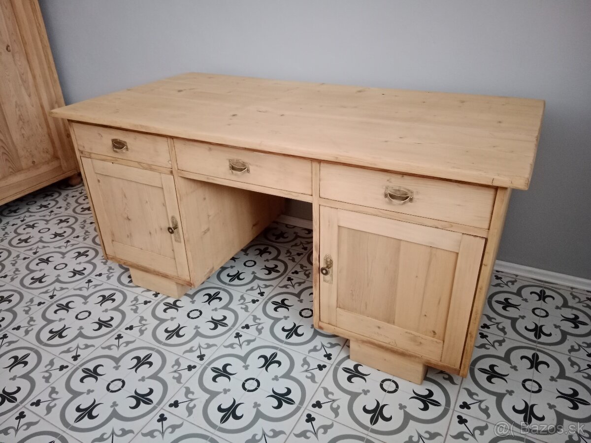 Starý, psací stůl po renovaci - 2