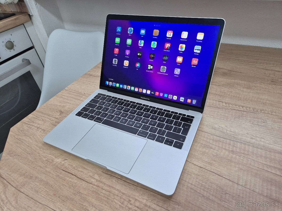 MacBook Pro (13-inch, late 2016, Two Thunderbolt 3 ports) - 2