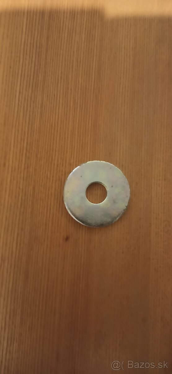 Šroby a podložky - 2