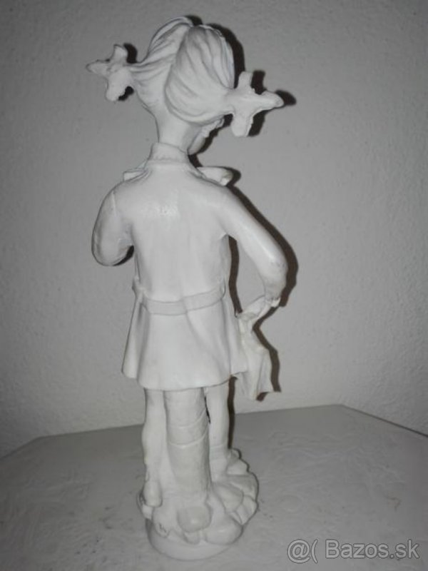 Alabastrová soška - Školáčka - 2