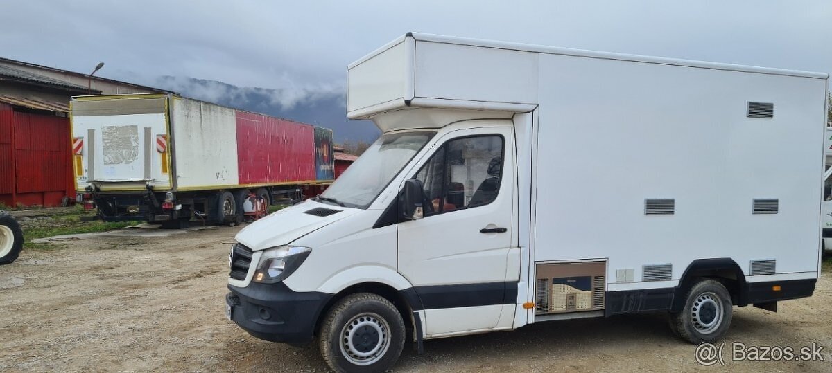 Plne vybavená pojazdná predajňa - 2