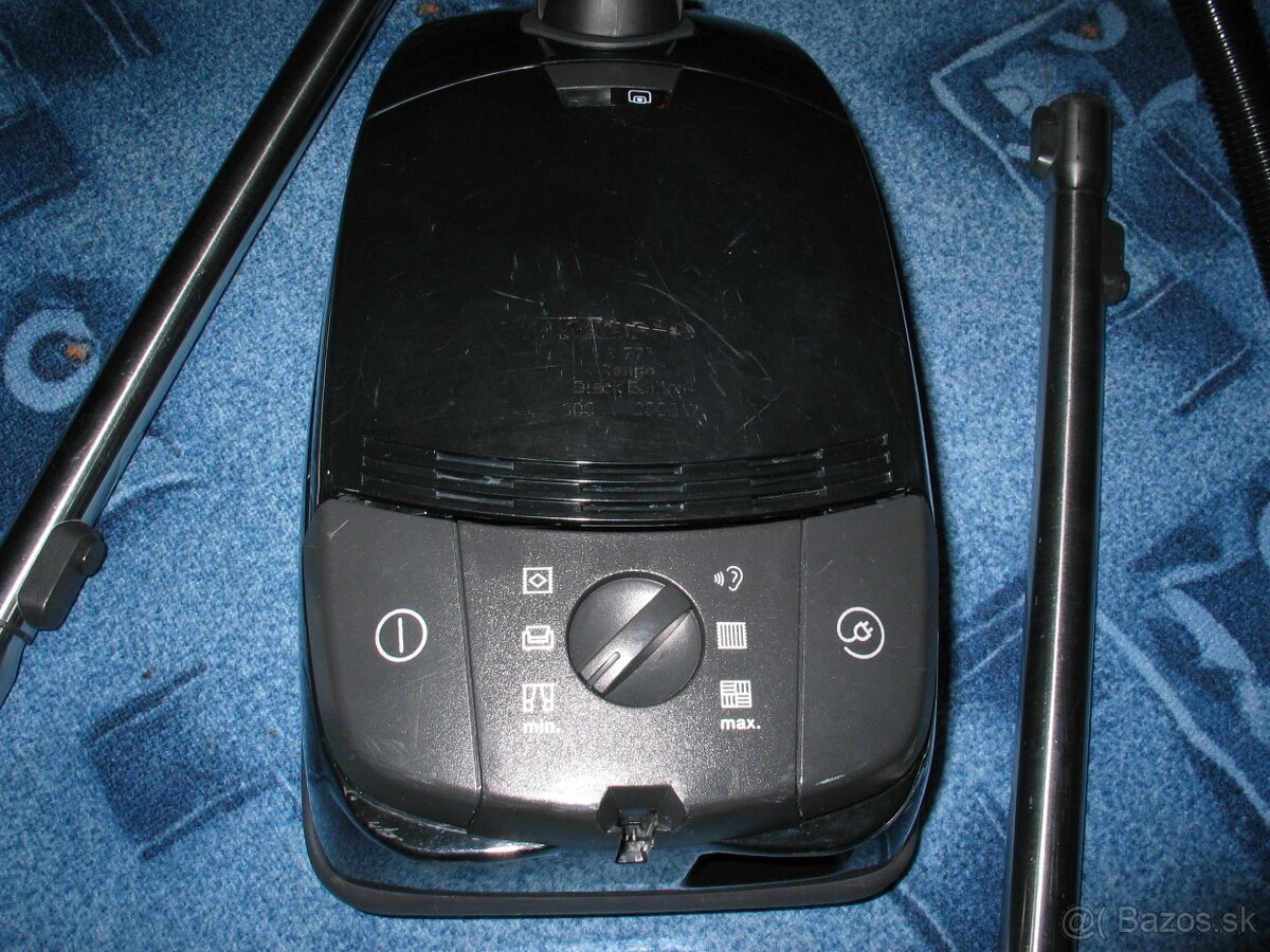Miele S771 Tango Black Edition 300-2000W + vrecká - 2