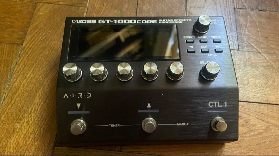 BOSS GT-1000CORE – perfektný stav
- 2