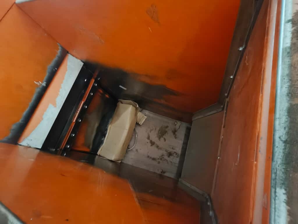 Automatický lis na kartonove brikety - 2