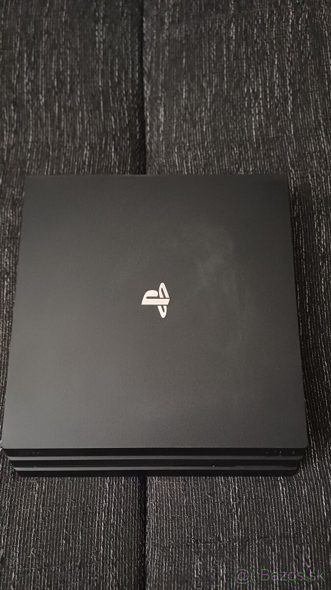 Predam/vymenim PS4 PRO 1TB - 2