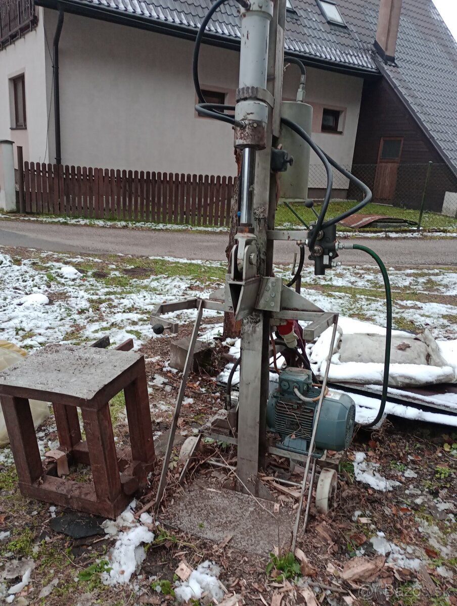 Hydraulická štiepačka na drevo - 2