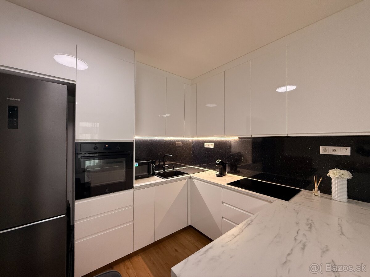 NADŠTANDARDNÝ 2 IZBOVÝ BYT V TOP LOKALITE PRI CENTRÁLI - 2