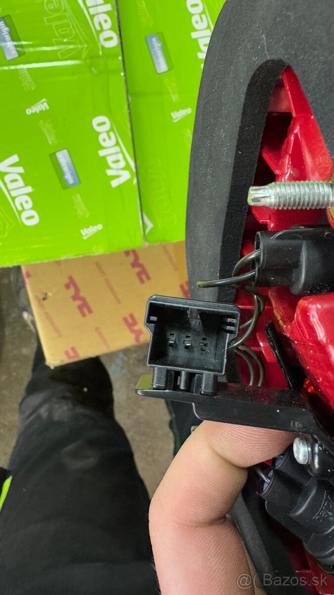 Zadný pravý svetlomet na Volkswagen Passat B7 - 2