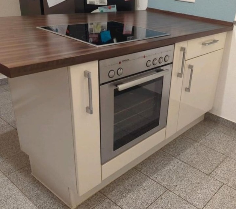 Krémová lesklá linka Nobilia se spotřebiči,5855 - 2