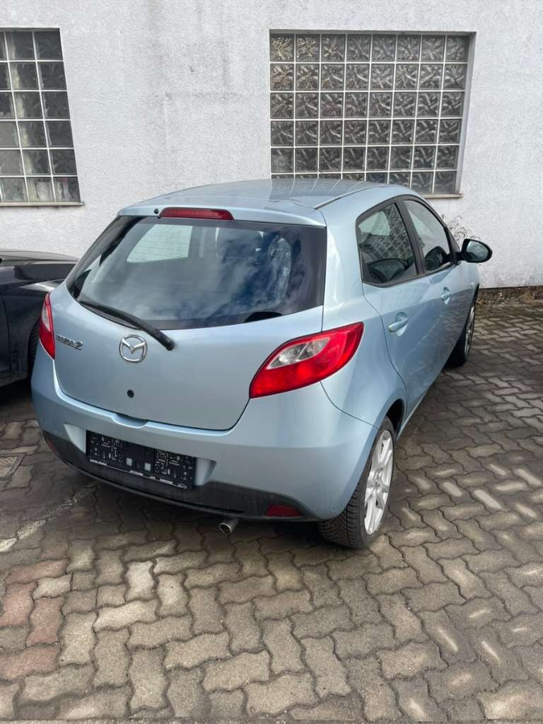 mazda2 typ de rok 2010 po facelifte svetla farba - 2