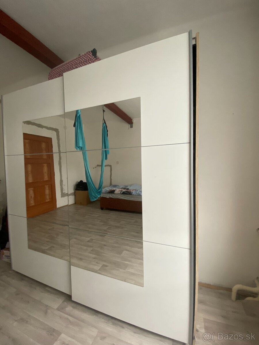 Skriňa s posuvnými dverami - 2