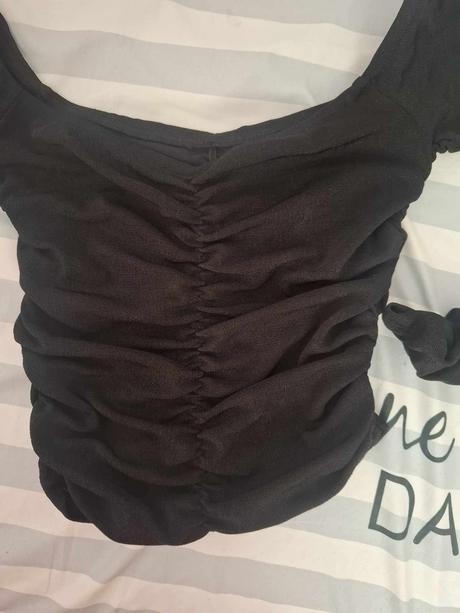 Čierny nariasený top - 2