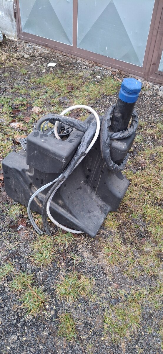 Nádrž na ad blue - 2