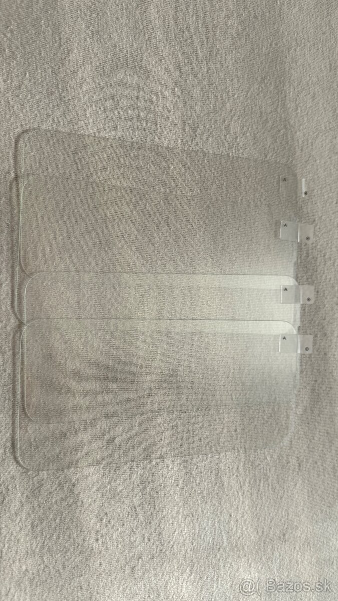 Predám kryty a sklá na iPhone 16e - 2