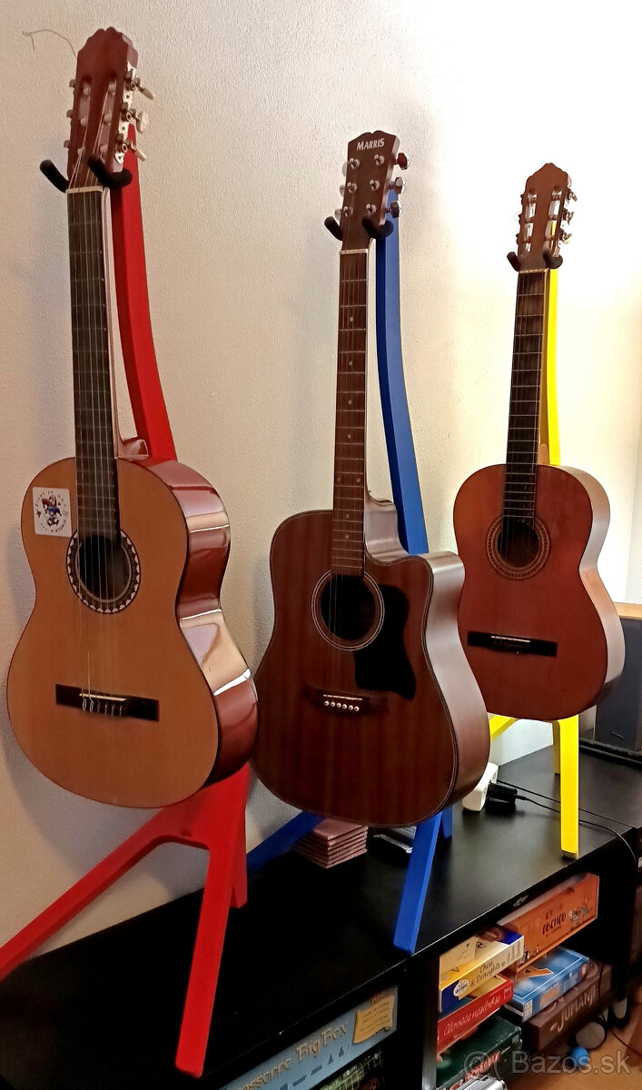 farebný stojan na gitaru - 2