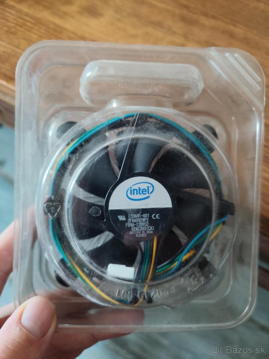 Intel CPU chladič – Intel E33661-001, 12V, 4-pin - 2