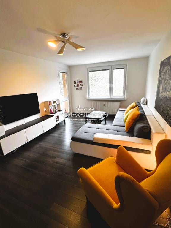 REZERVOVANÉ - Na predaj 4-izbový tehlový byt na Družbe - 2