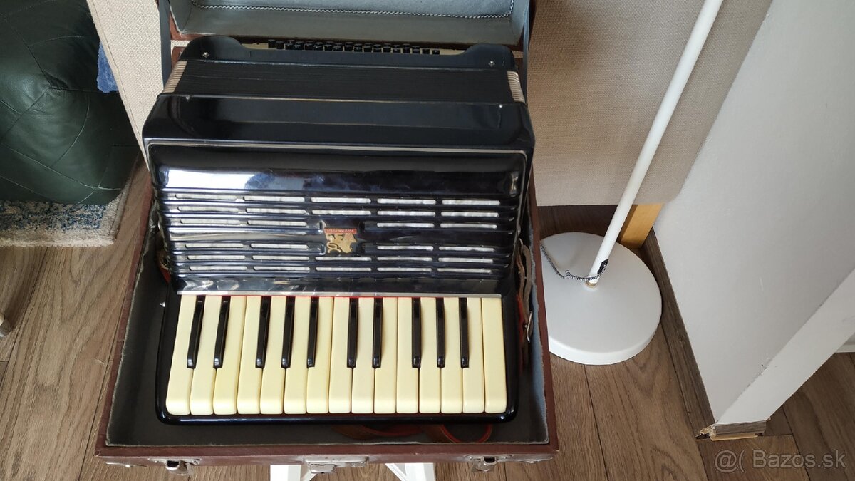 Harmonika / akordeon Lignatone 32-basový - 2