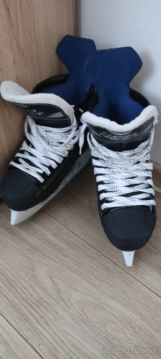 Hokejové korčule CCM Next Intermediate Regular, veľkosť 40,5 - 2