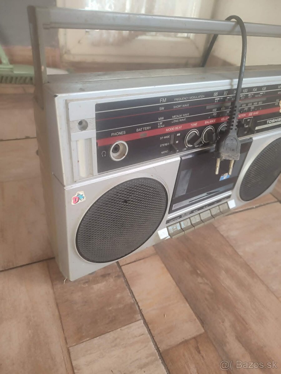 retro kazetovy stereo prehravač - 2