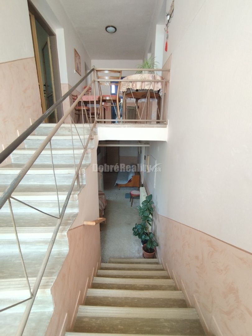 Super ponuka - príjemný rodinný dom pre viacčlennú rodinu s - 2