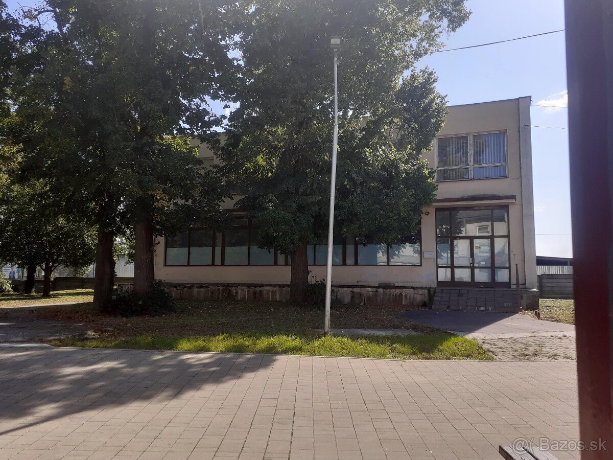 Priemyselná budova v Partizánskom - 2