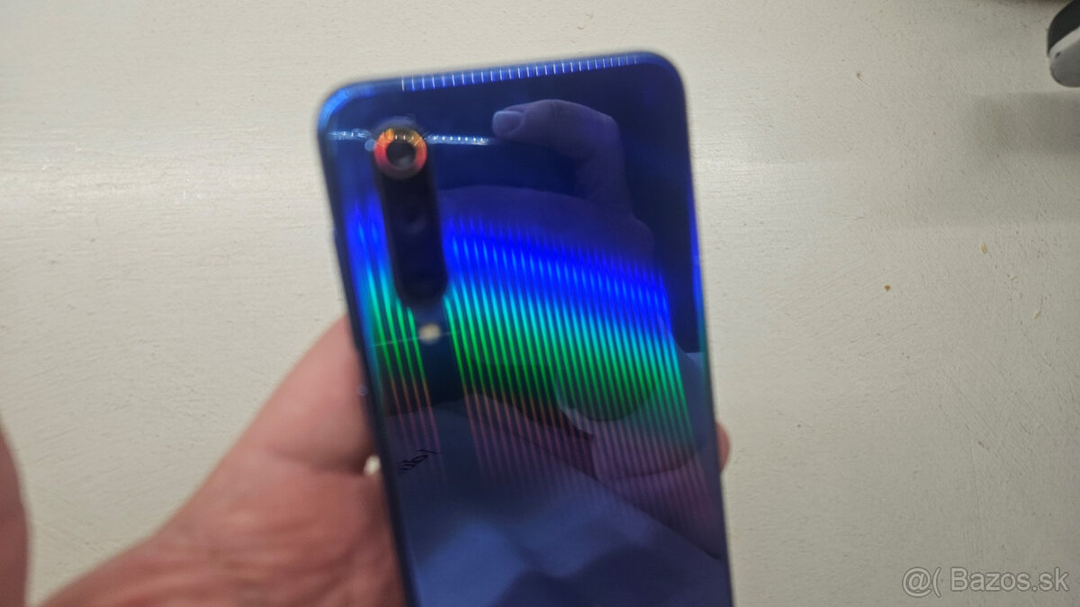 Xiaomi Mi9 SE - výborný mobil do ruky - 2