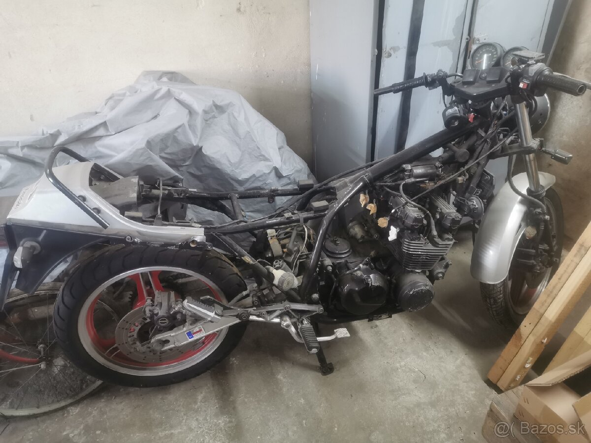 Kawasaki GPZ 550 - 2