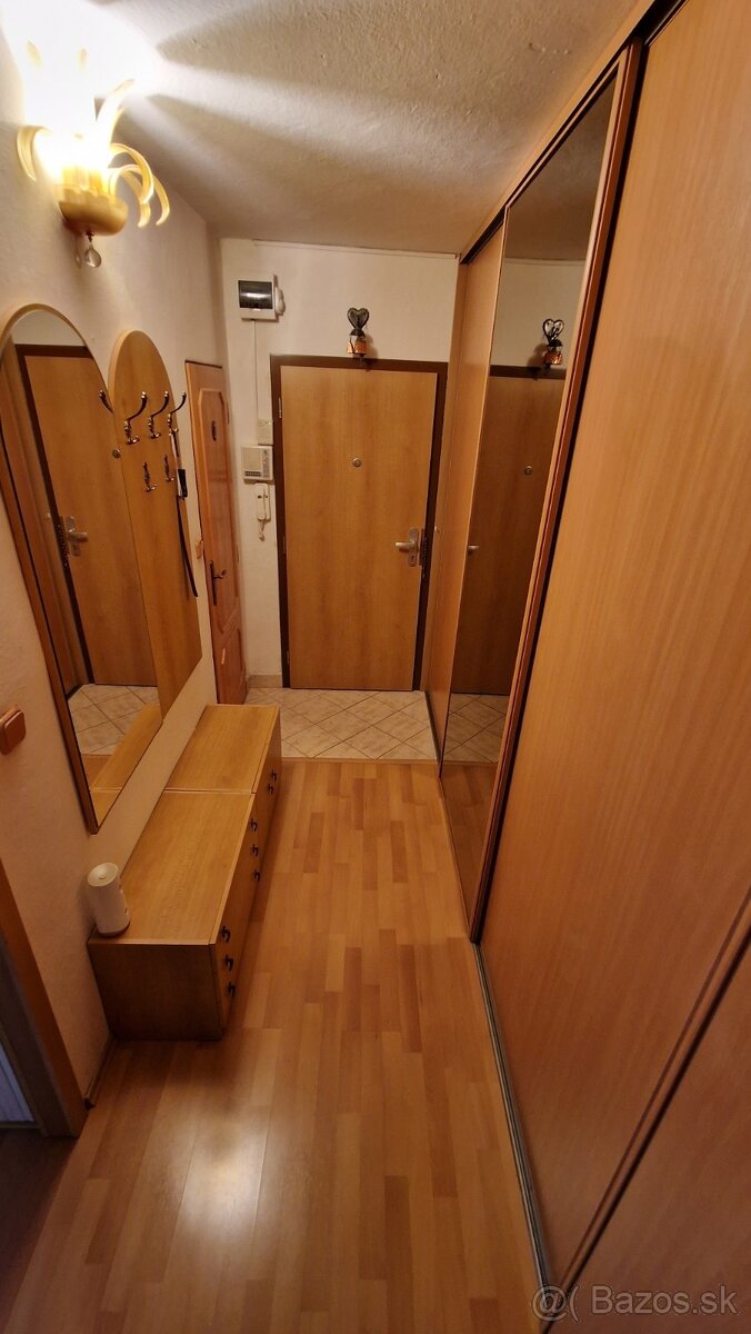 Prenajmem 3.izbový byt - 2