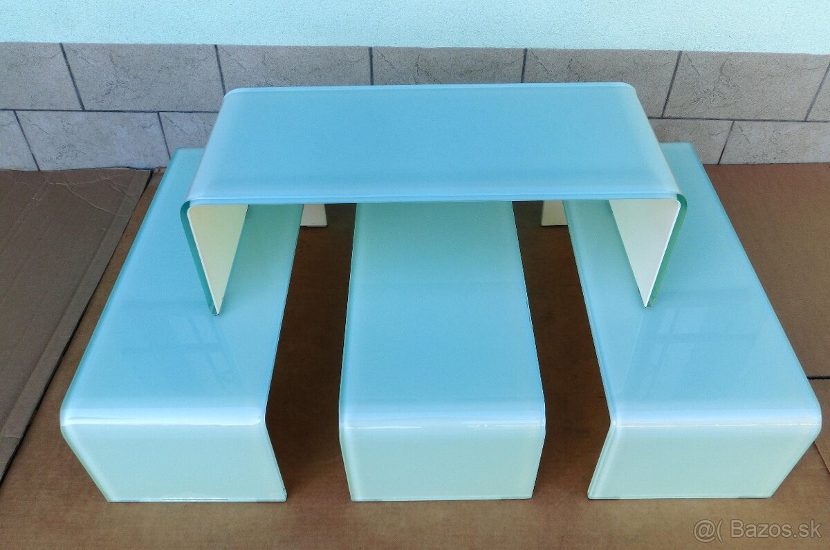 Podstavec zo skla . - 2