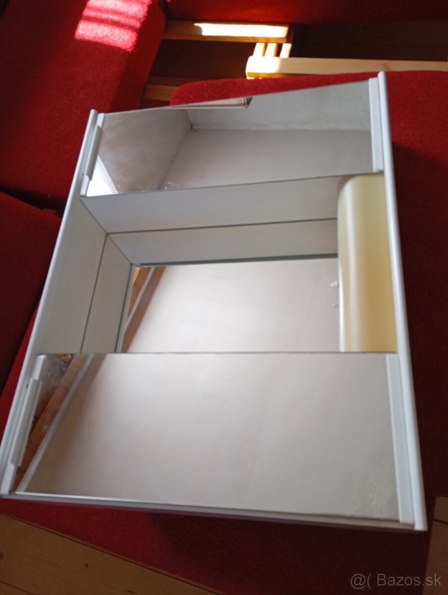 Kúpeľňova skrinka. - 2
