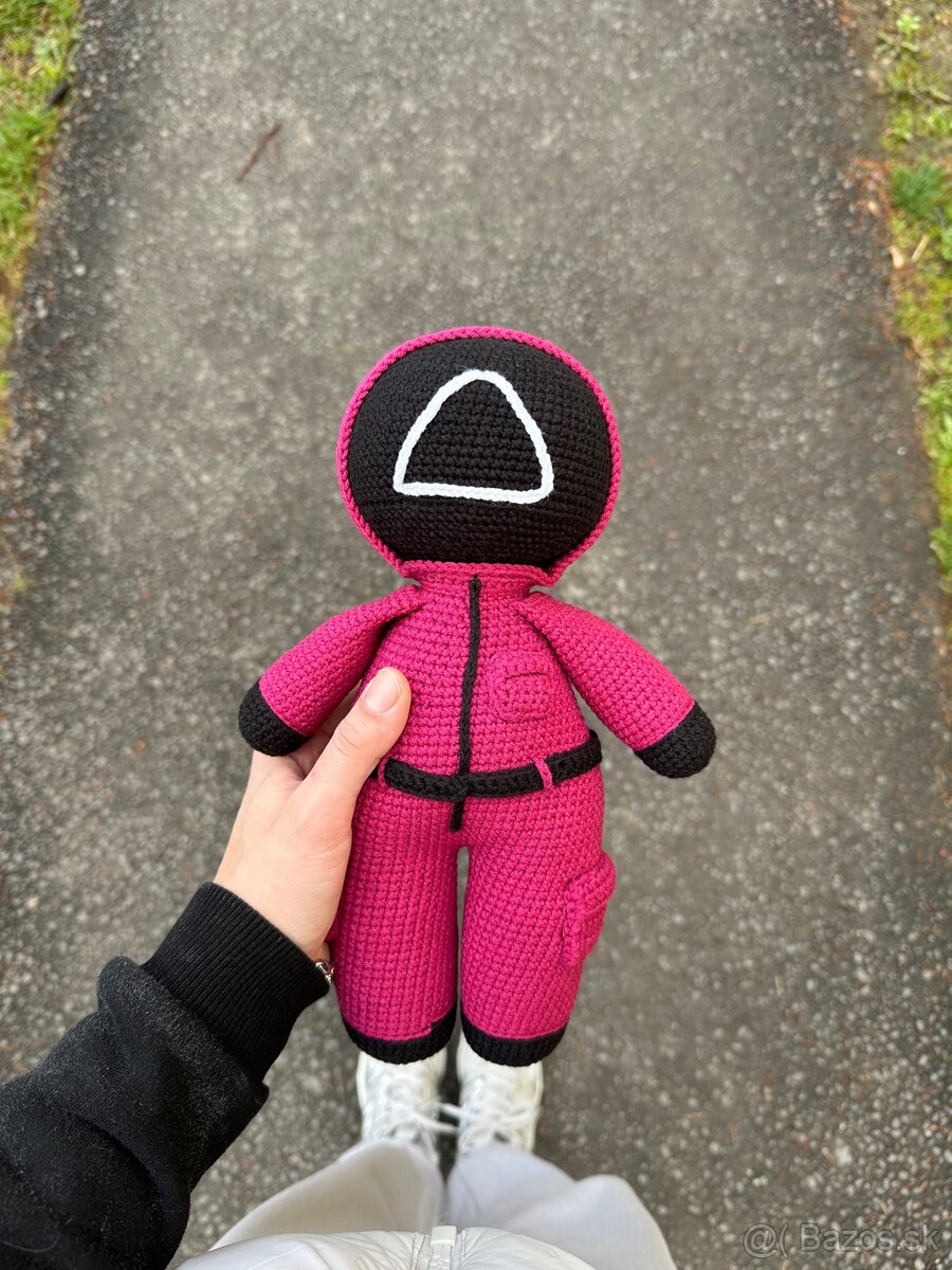 Háčkovaný vojak zo Squid Game – 30 cm - 2