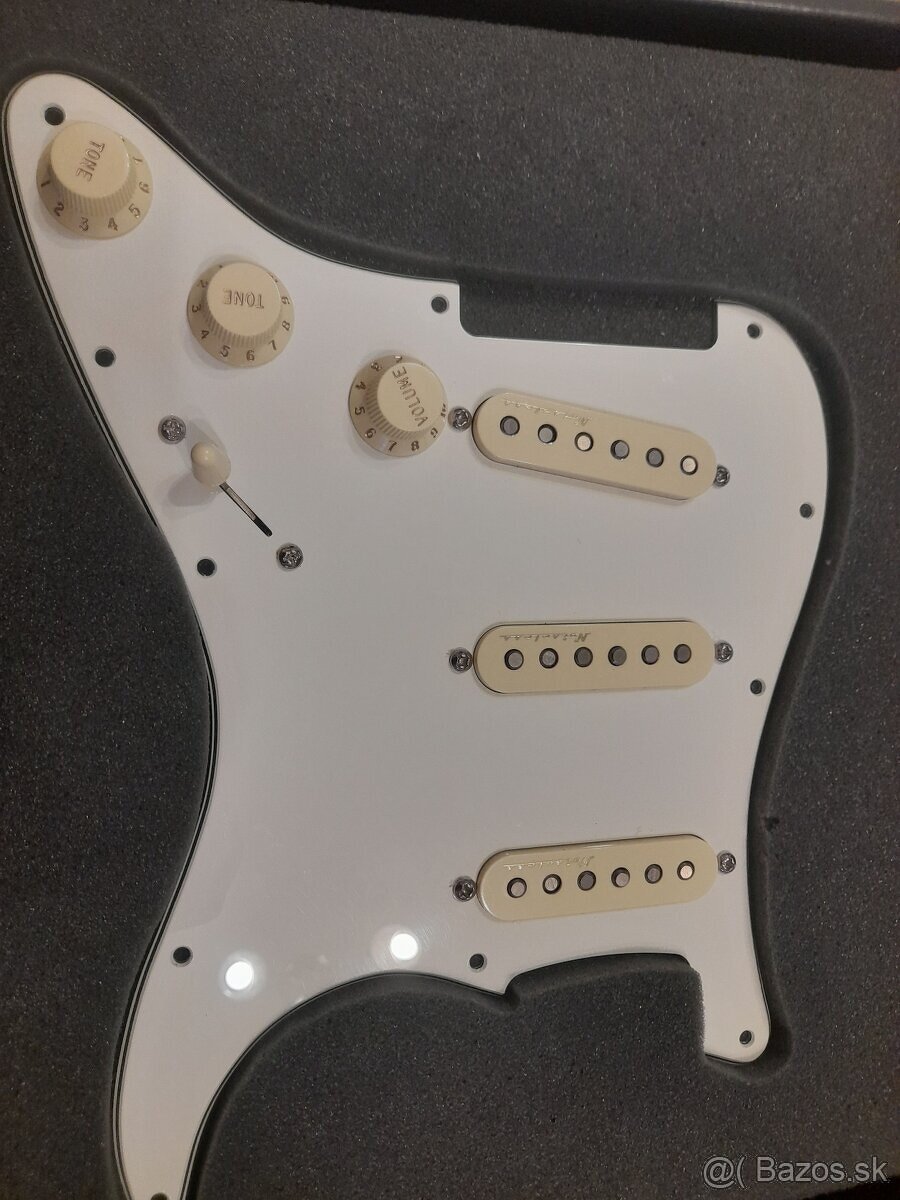 Fender vintage noiseless pickguard - 2