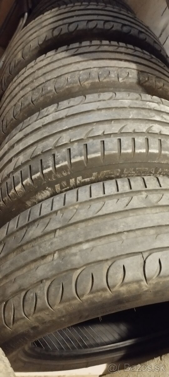 Letné pneu 215/55 r 17 - 2