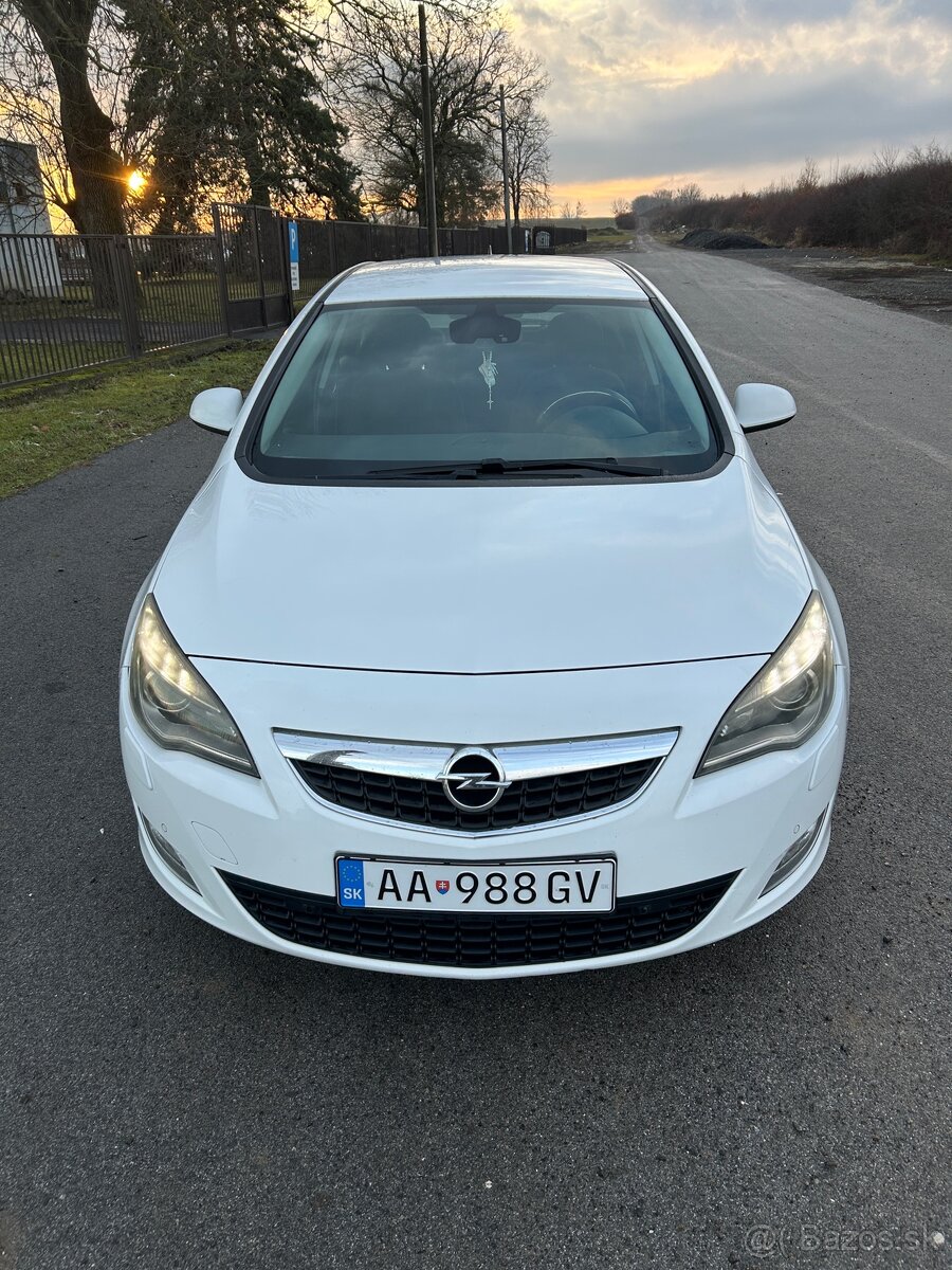 Opel Astra J - 2