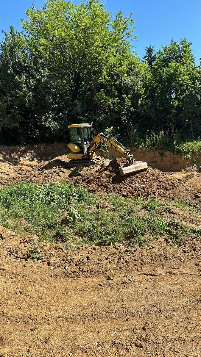 Ponúkame výkopové a zemné práce Autodoprava - 2