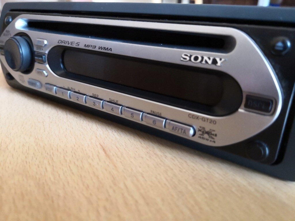 Autoradio s CD Sony CDX-GT20 min.použvané - 2