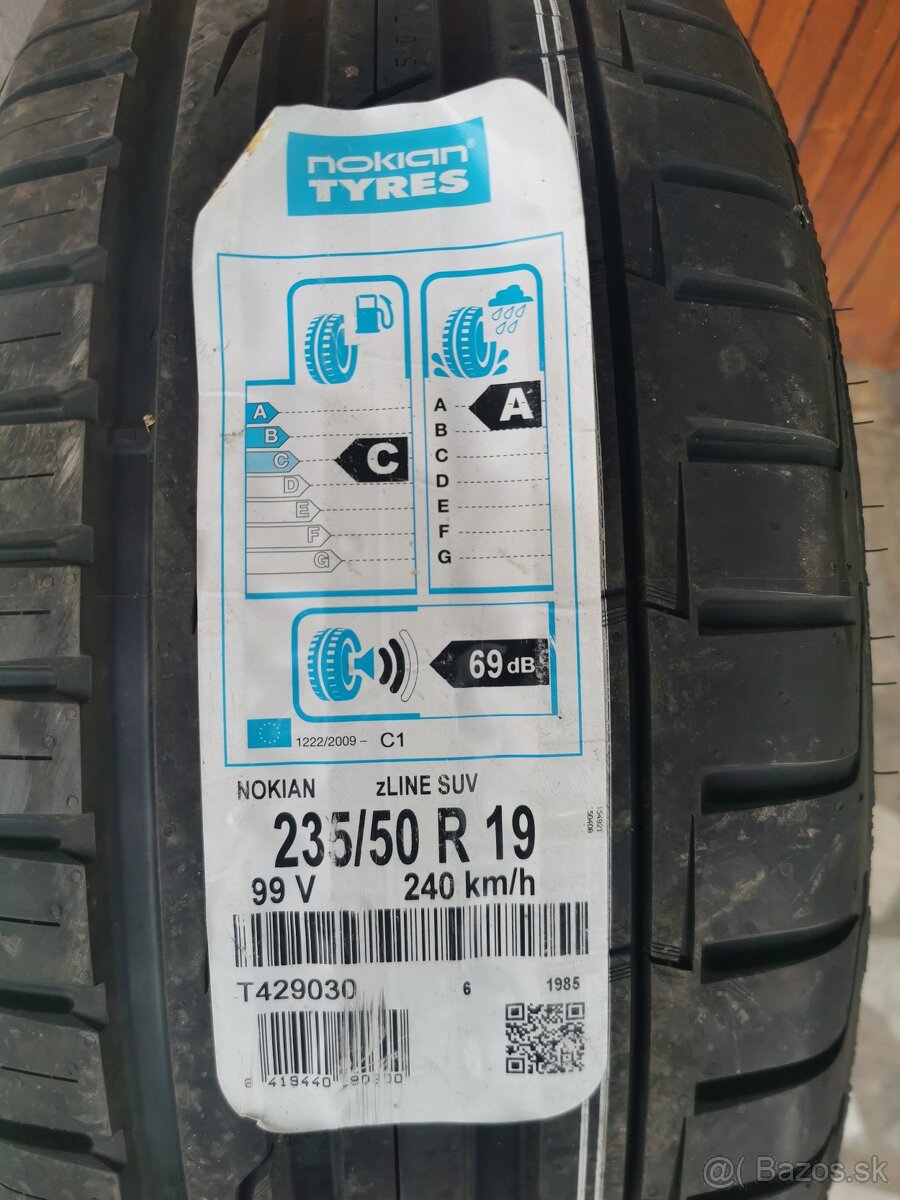 Predám Nokian SUV 235 50 r19 - 2