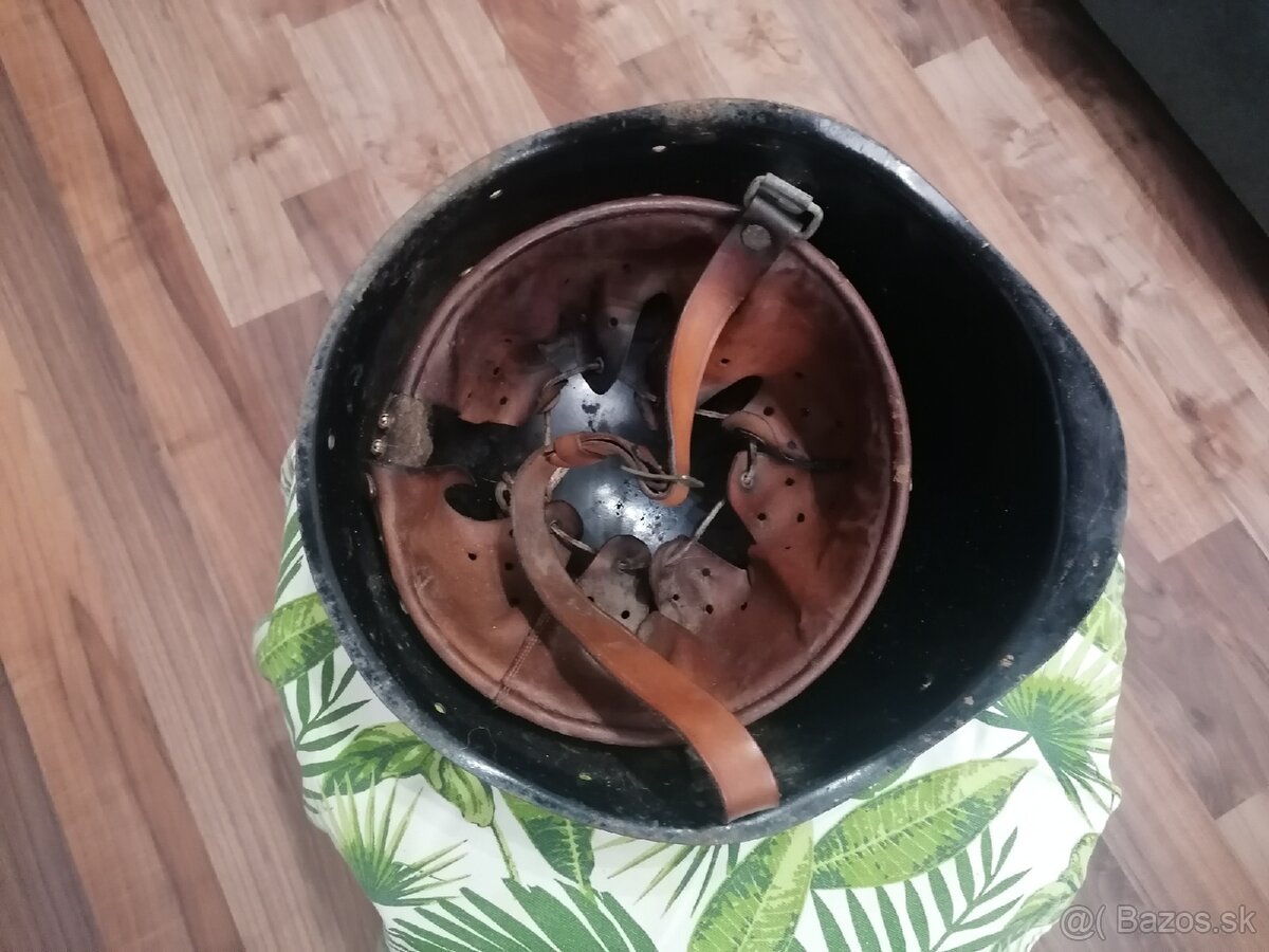 vojenska prilba,petrolejka,nádrž, flasa - 2