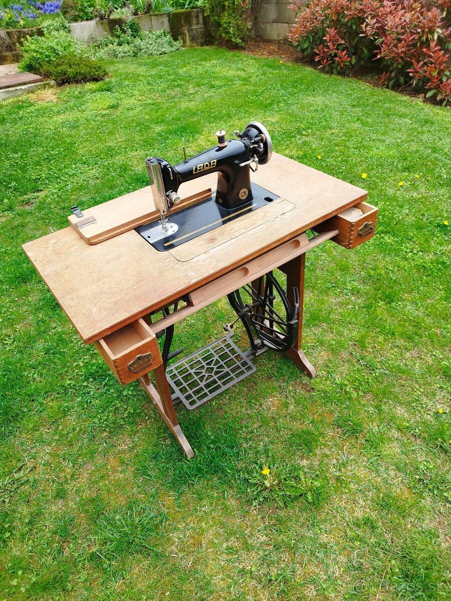 Šijacia mašina - 2