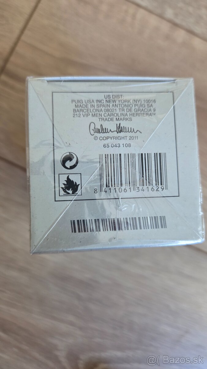 parfém Carolina Herrera 212 MEN - 2