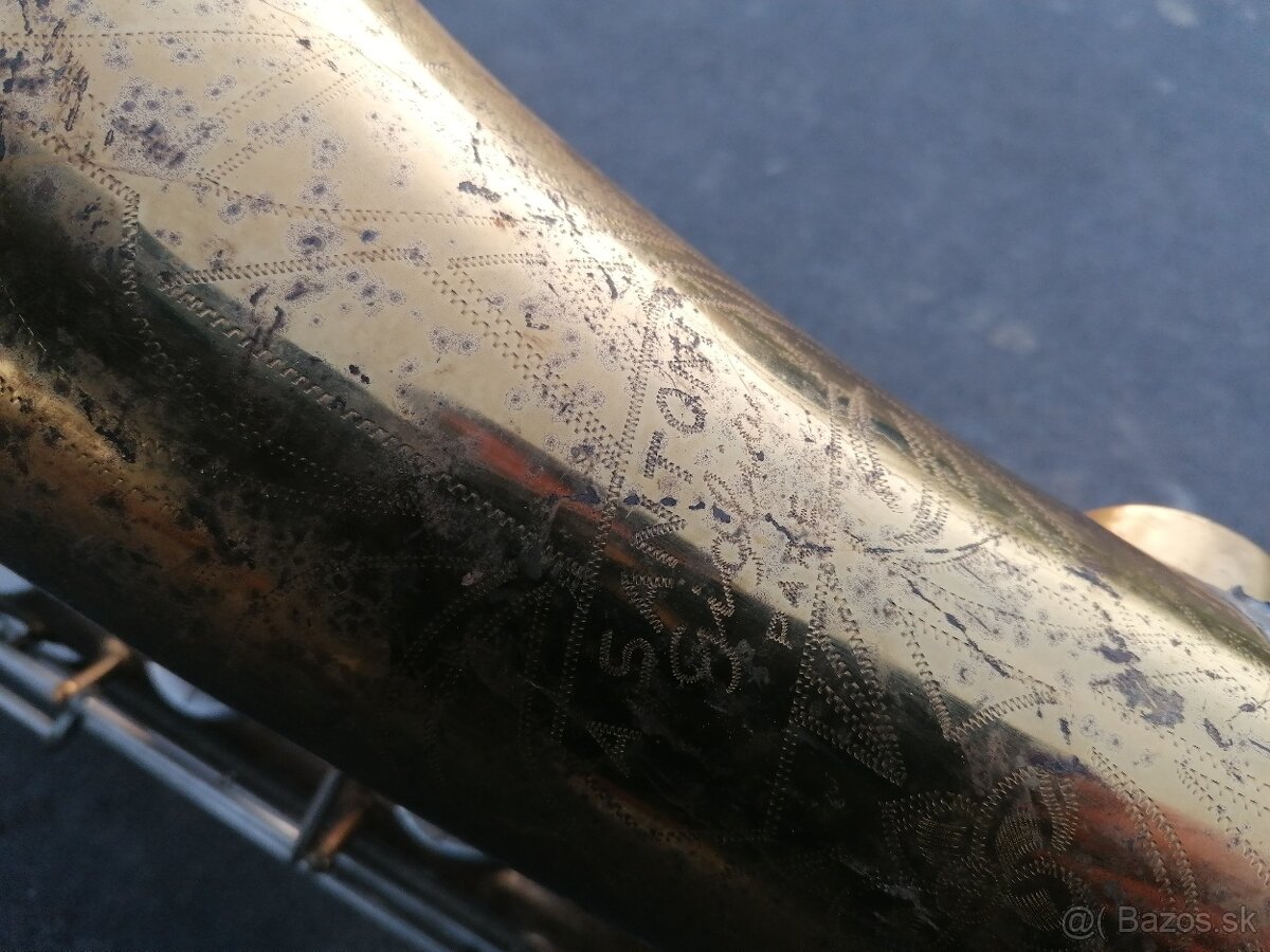 Predám starožitný saxofón Santoni Giglio Pare - 2