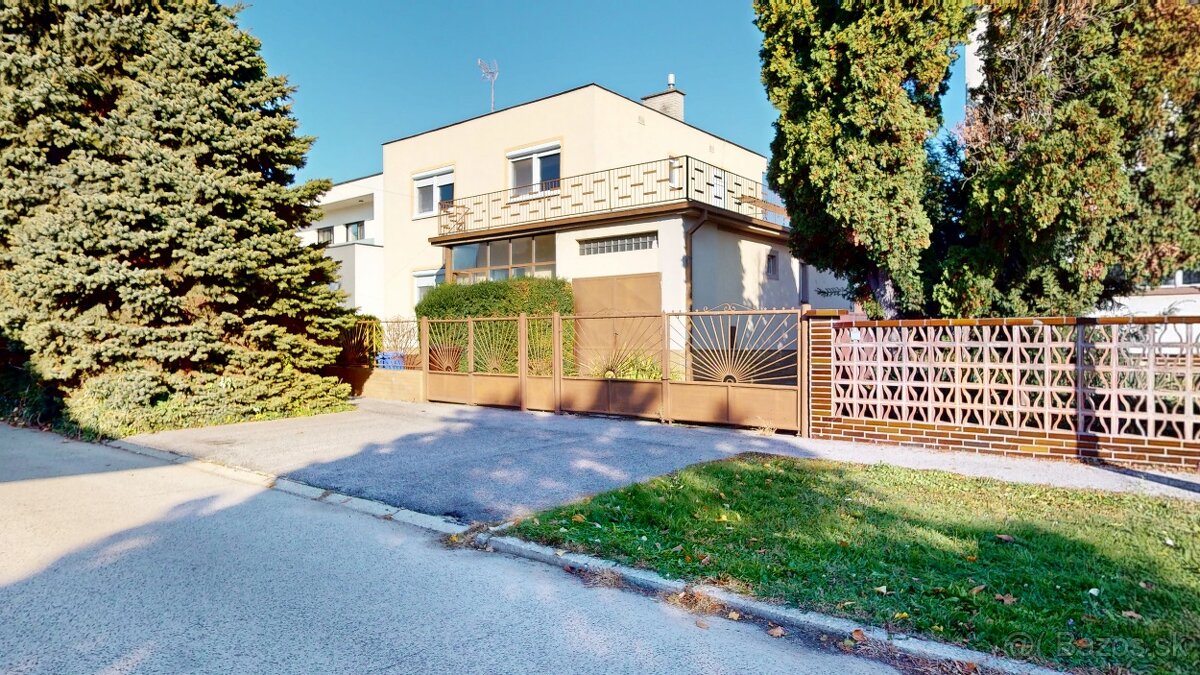 Atraktívny 5 izbový rodinný dom s garážou, veľký pozemok - 2