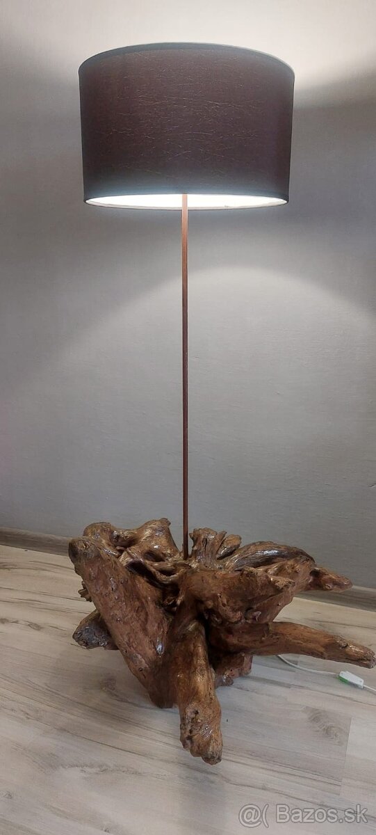 Stojanová lampa s koreňa - 2