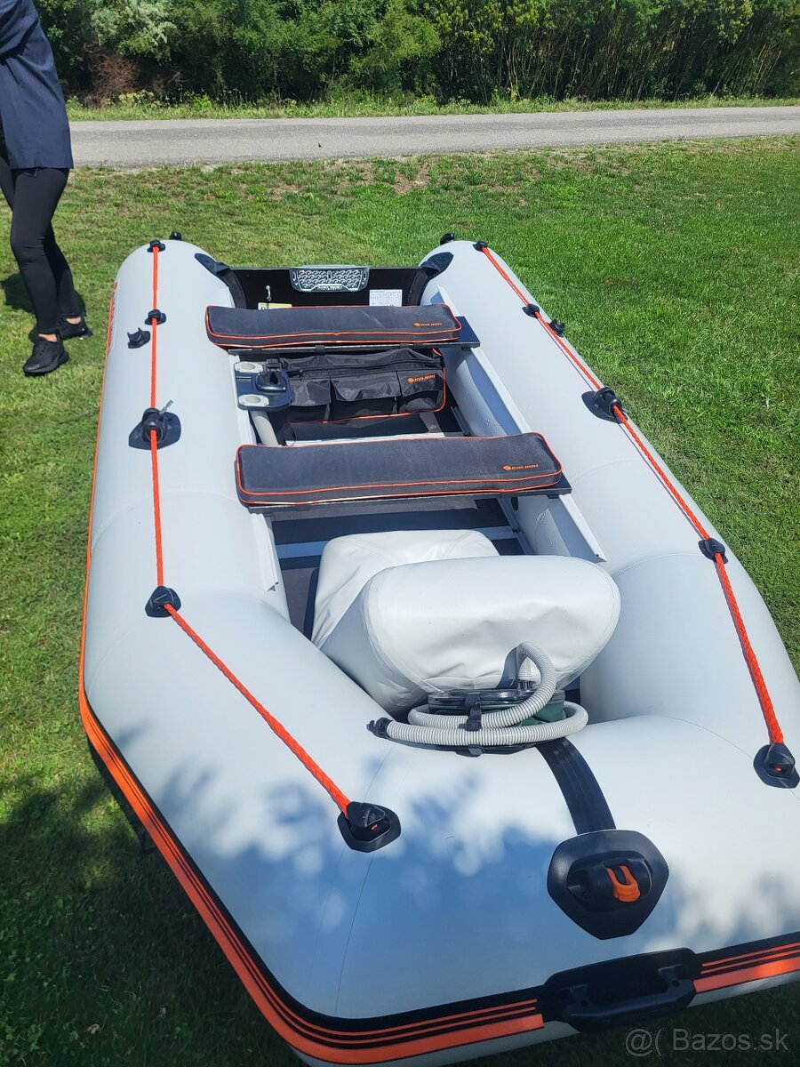 Kolibrik 330 ako novy pár krát na vode - 2