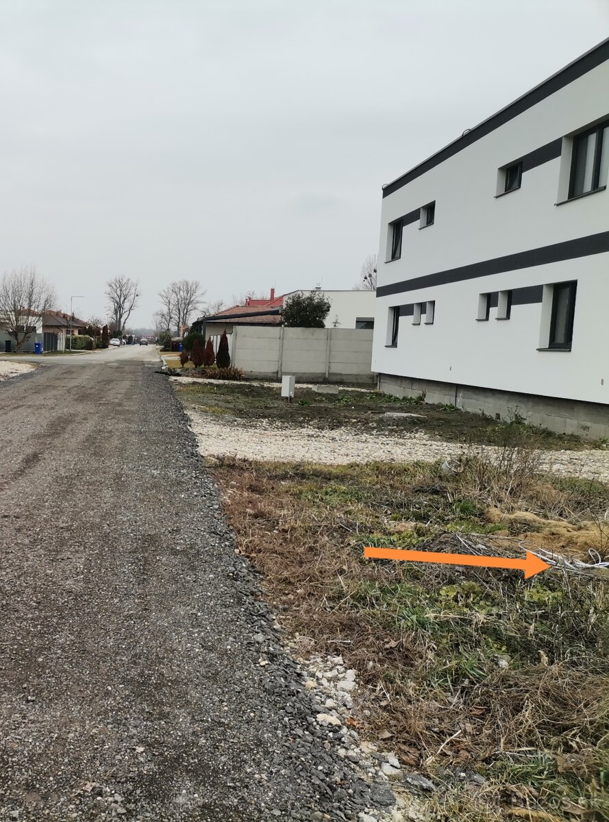 Predám stavebný pozemok - znížená cena - 2