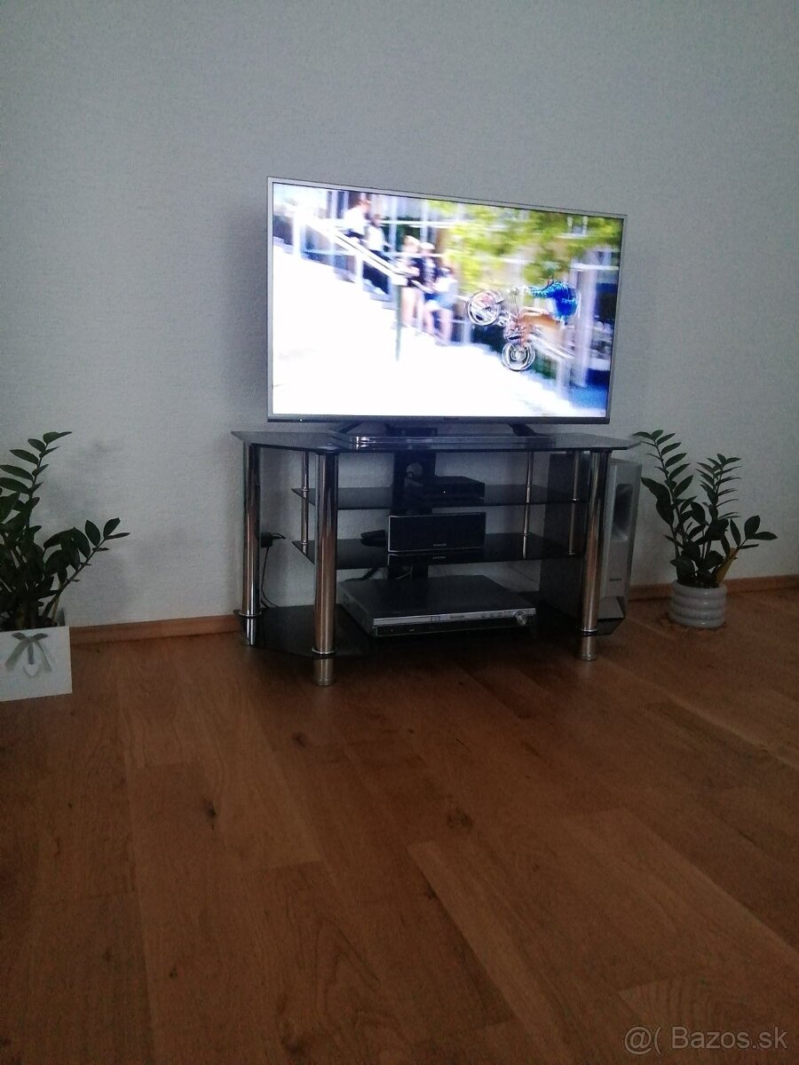 Moderný televízny stolík - 2