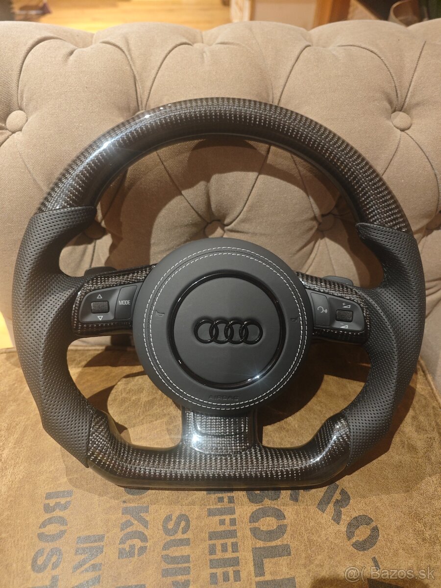 Skoseny volant Audi TT 8J - 2