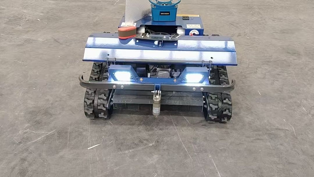 Nová pásová kosačka na diaľkové ovládanie - 2