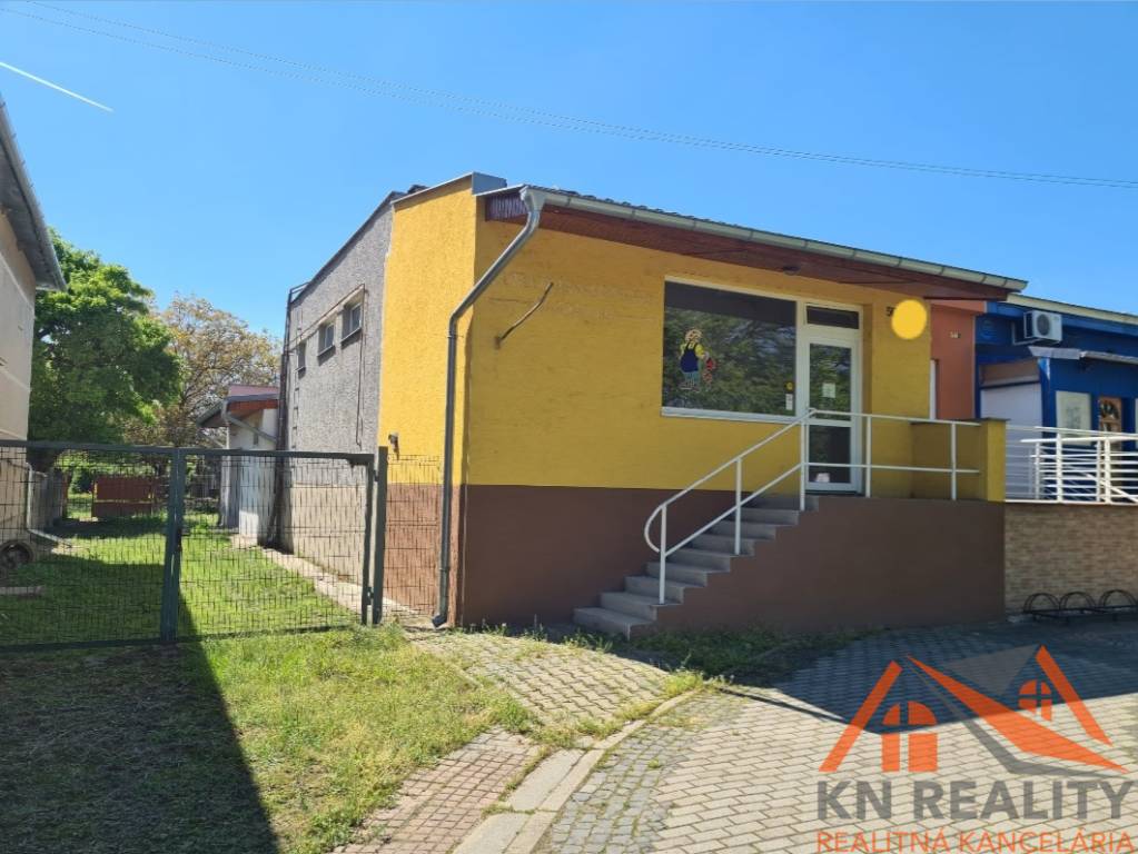 Na predaj budova na rôzne účely Moča - 2